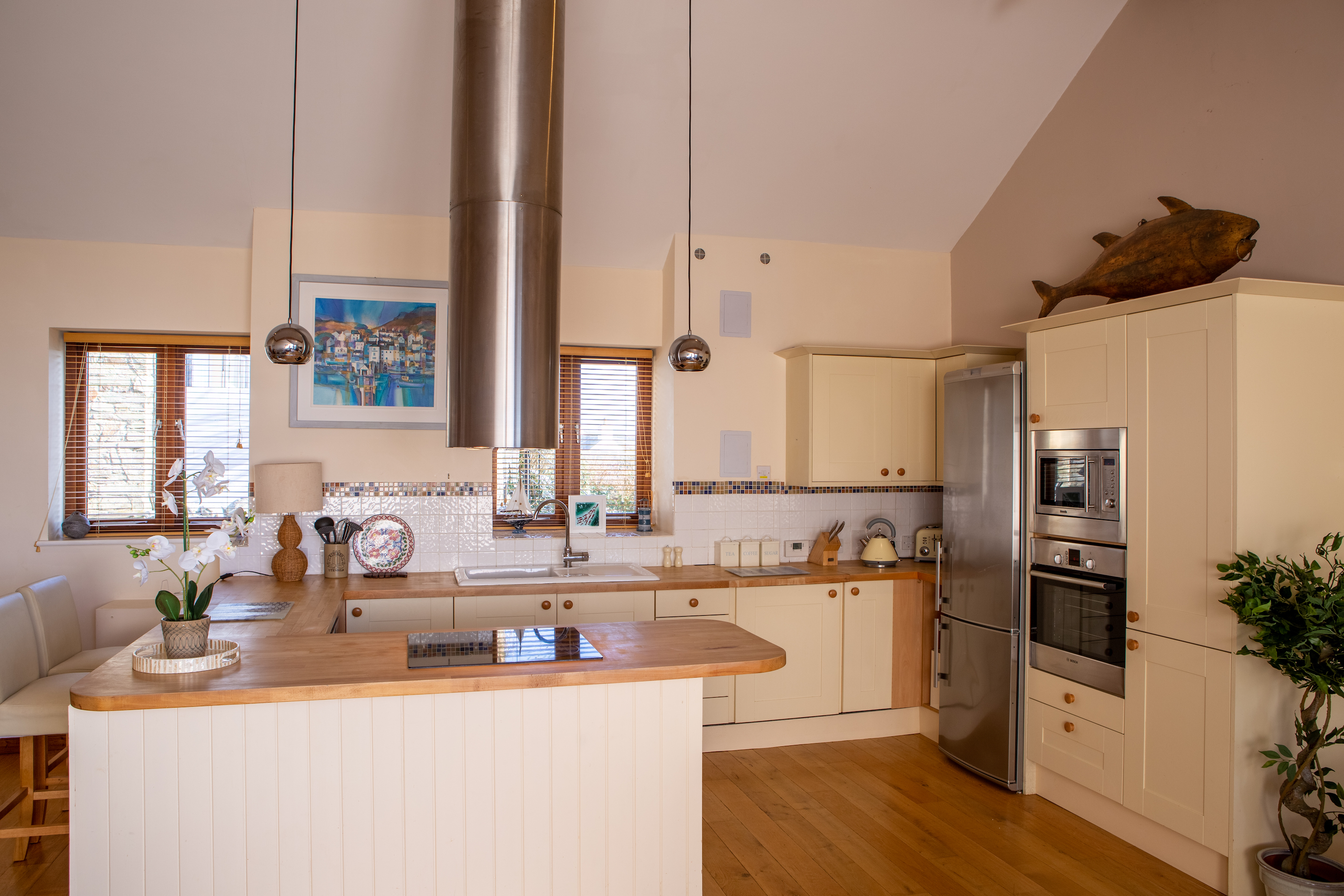 Very well equipped kitchen, Bosch hob, dishwasher and oven